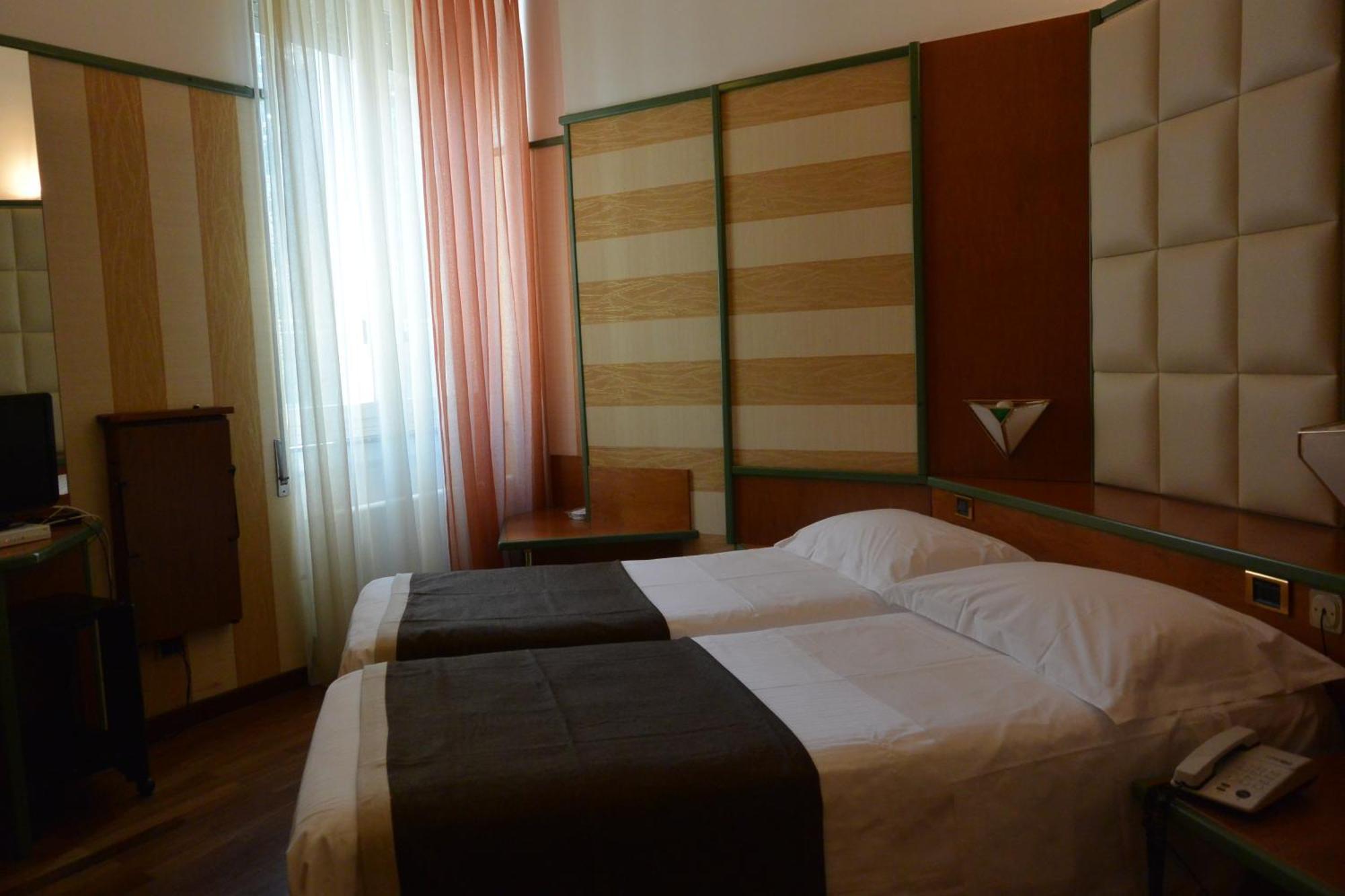 Hotel Metrò Milano Camera foto