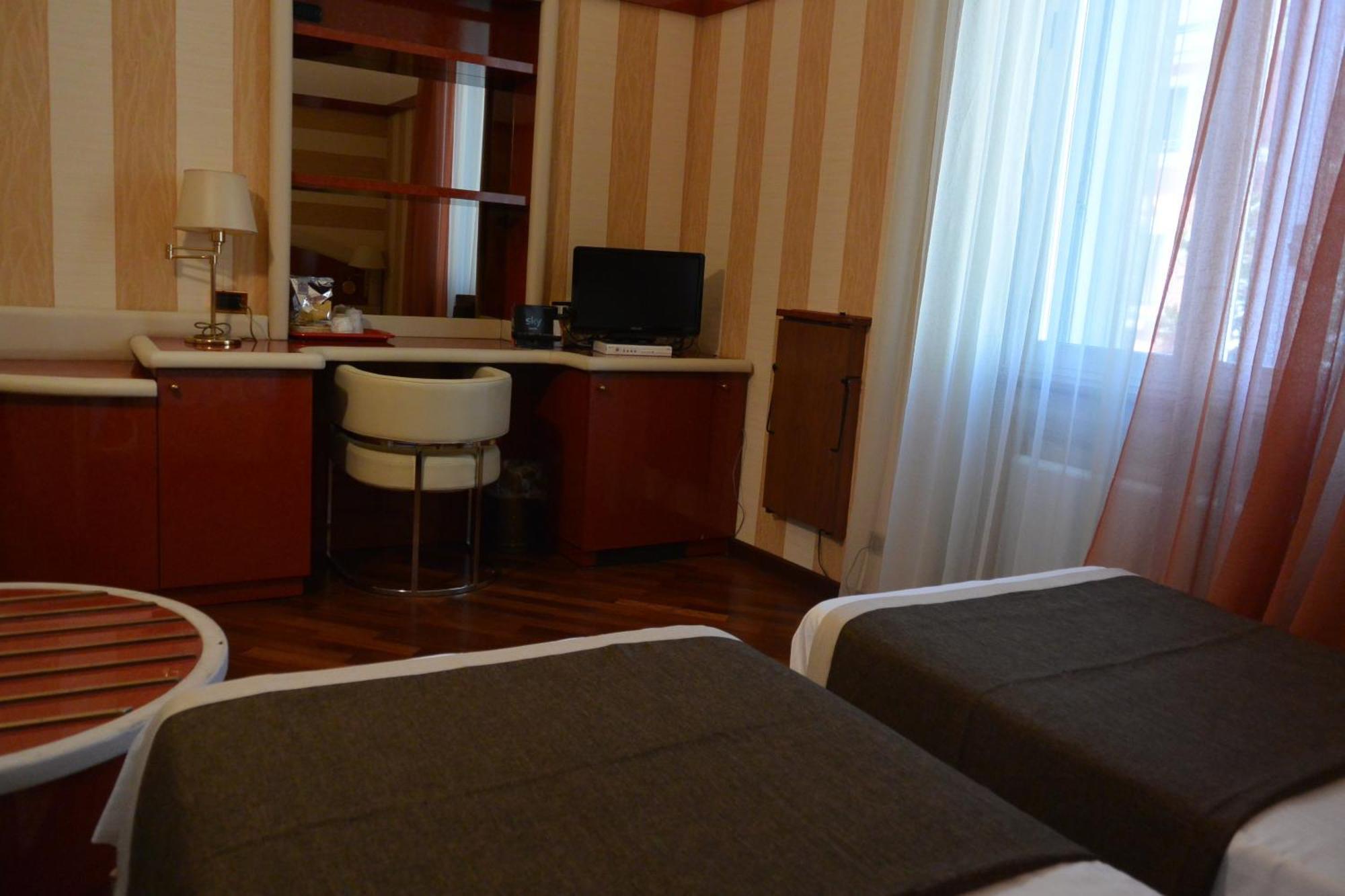 Hotel Metrò Milano Camera foto