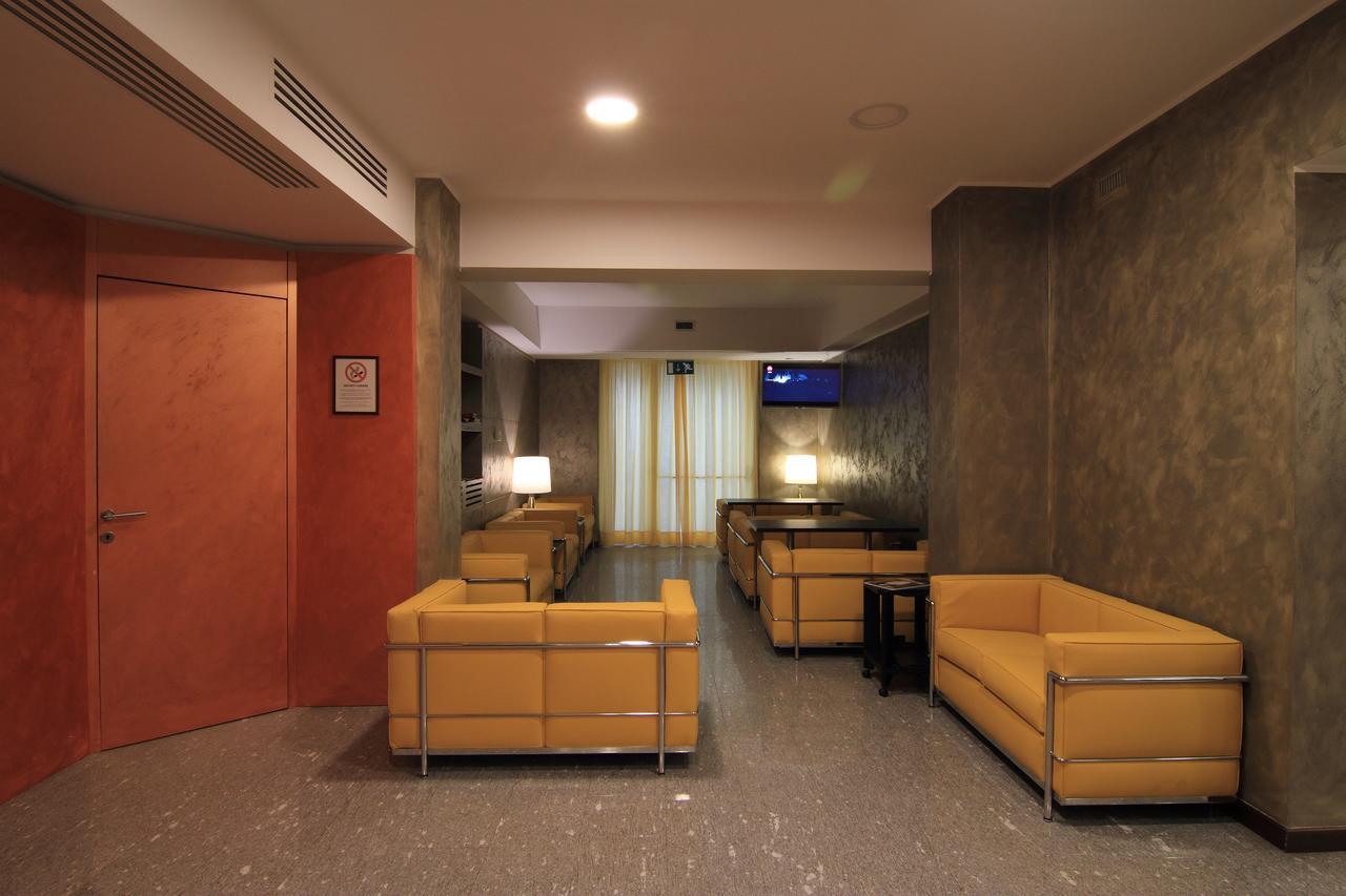 Hotel Metrò Milano Esterno foto