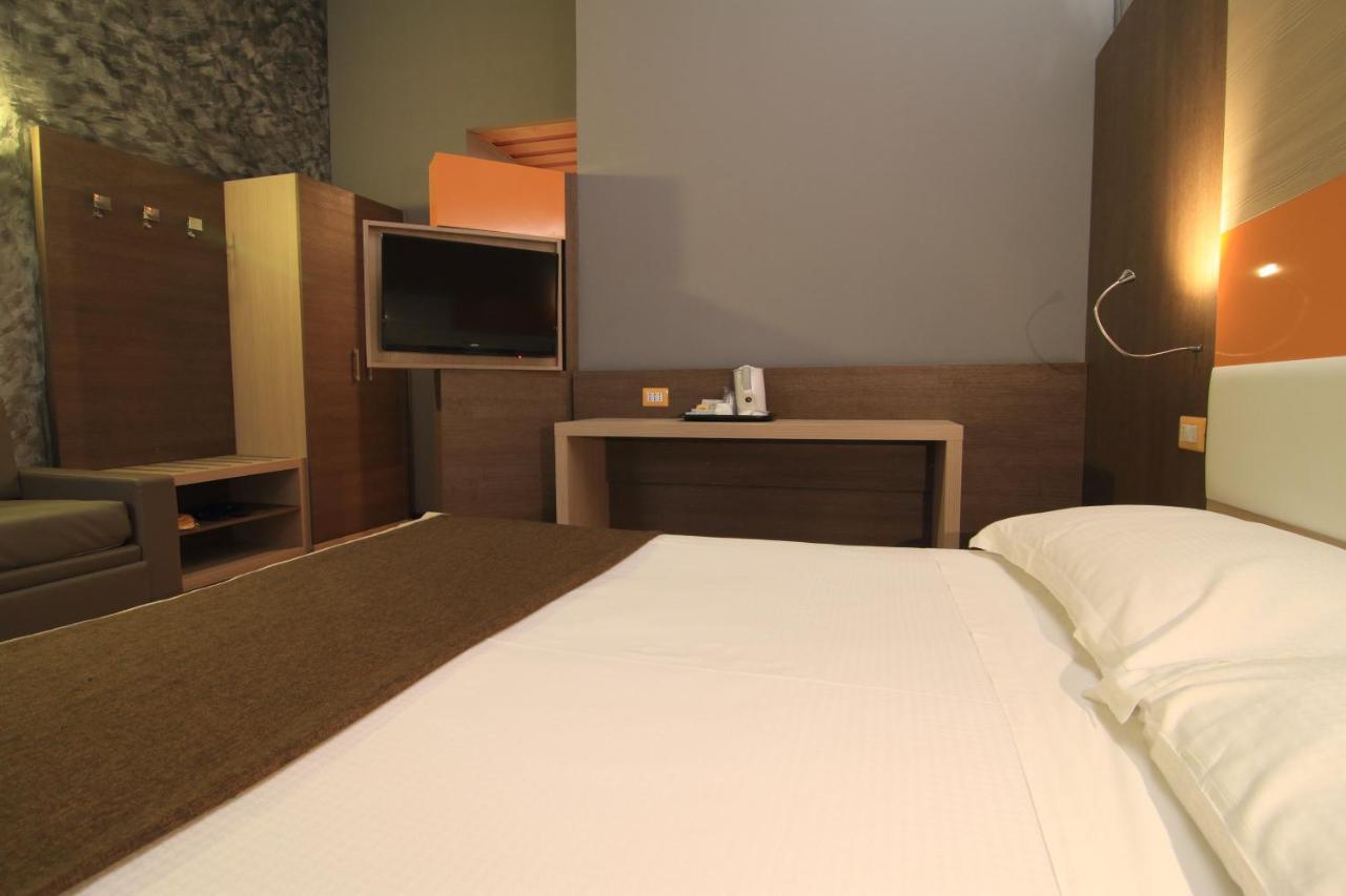 Hotel Metrò Milano Esterno foto